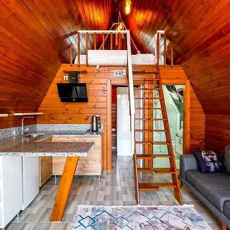 Cozy Bungalow With Shared Pool In Antalya *